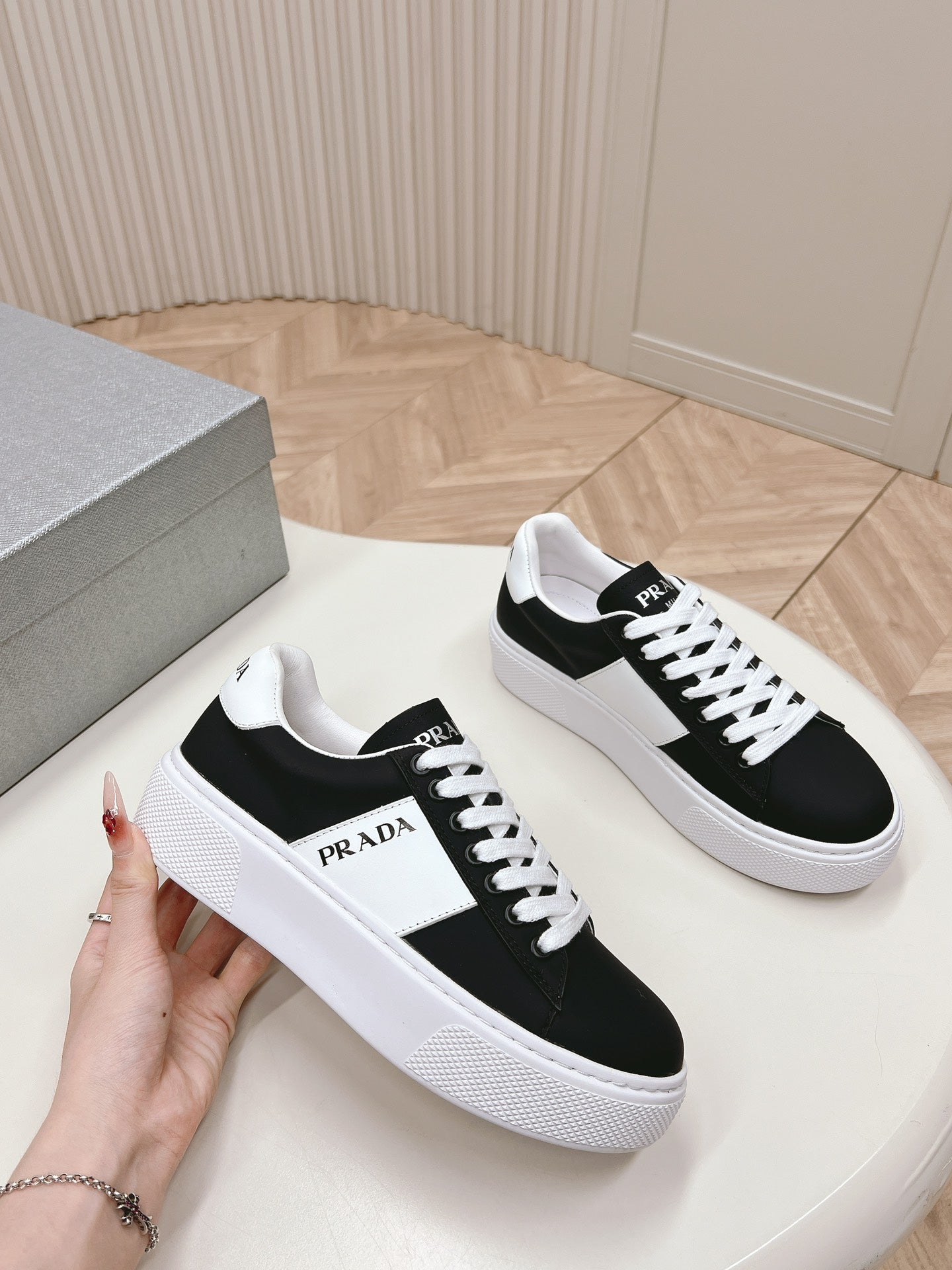PRA LEATHER LOGO OUTLET SNEAKERS BLACK CALFSKIN - 35