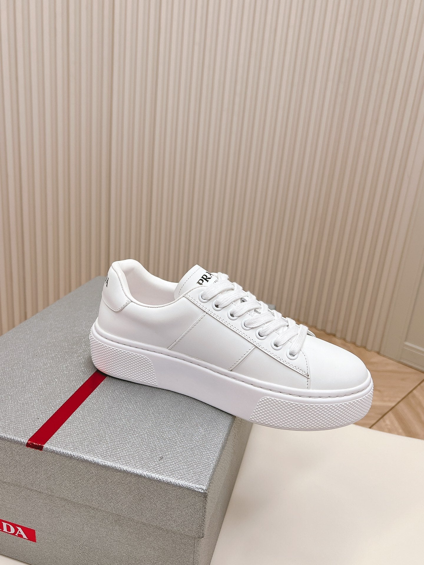 PRA LEATHER LOGO OUTLET SNEAKERS WHITE CALFSKIN - 35