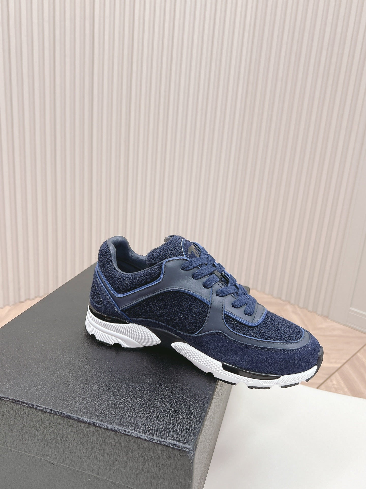 TRAINERS IN MIDNIGHT BLUE SUEDE AND CALFSKIN - 35