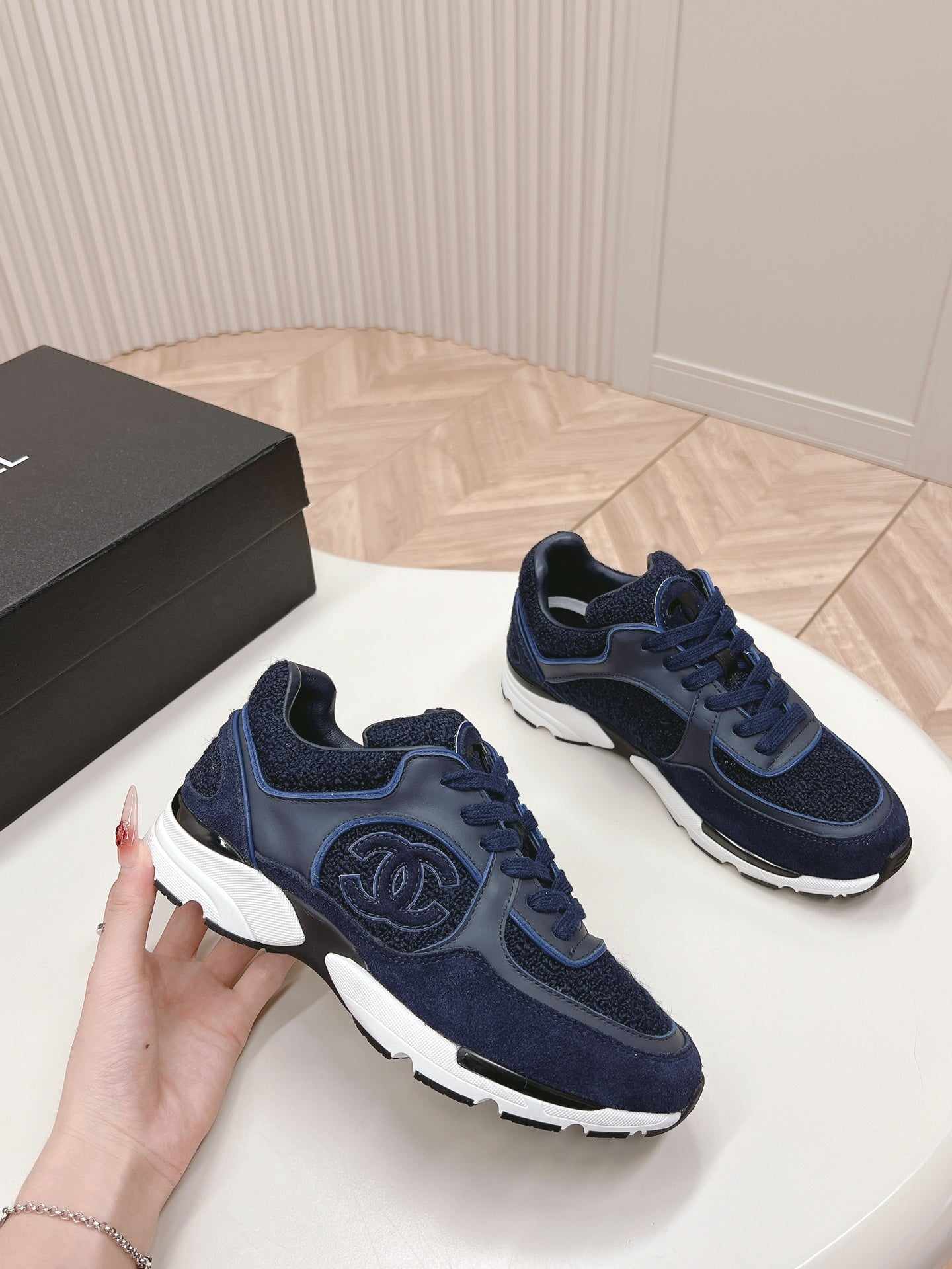 TRAINERS IN MIDNIGHT BLUE SUEDE AND CALFSKIN - 35