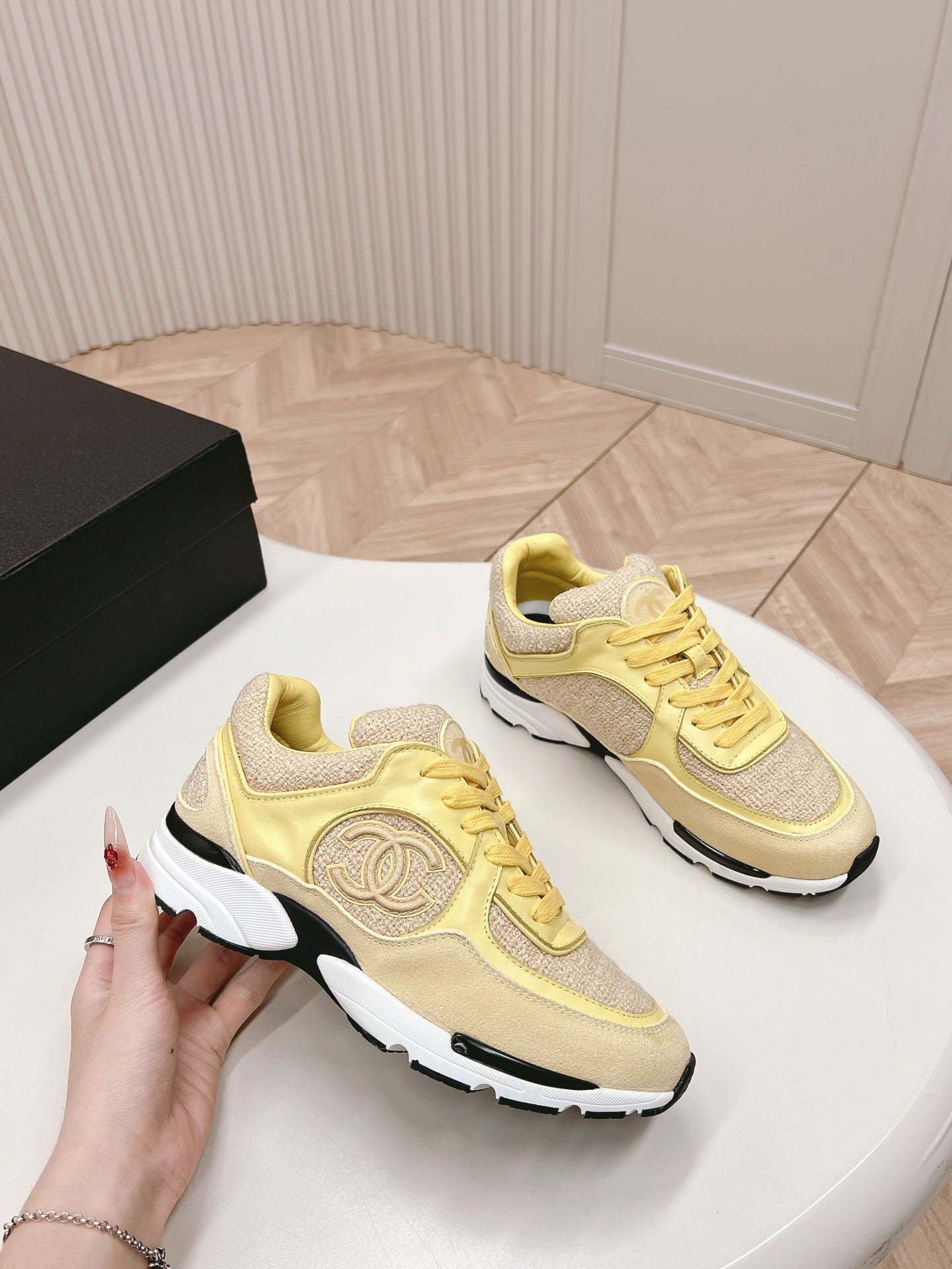 TRAINERS IN LIGHT YELLOW SUEDE AND CALFSKIN - 35
