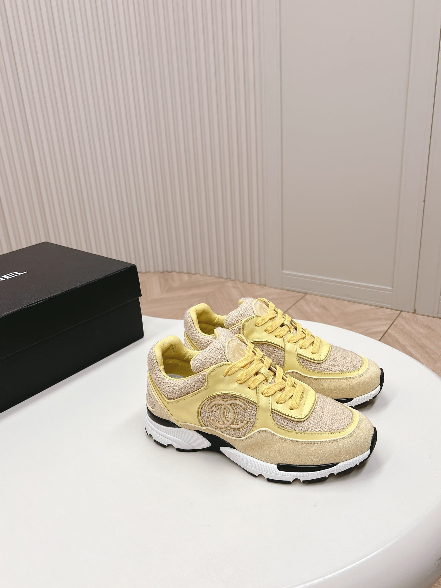 TRAINERS IN LIGHT YELLOW SUEDE AND CALFSKIN - 35