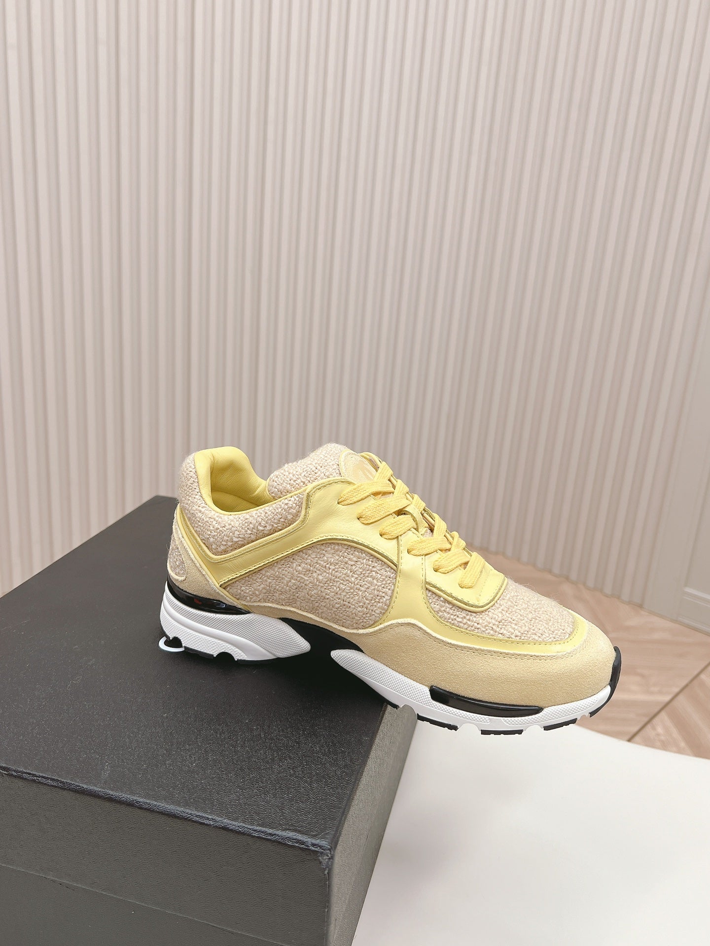 TRAINERS IN LIGHT YELLOW SUEDE AND CALFSKIN - 35
