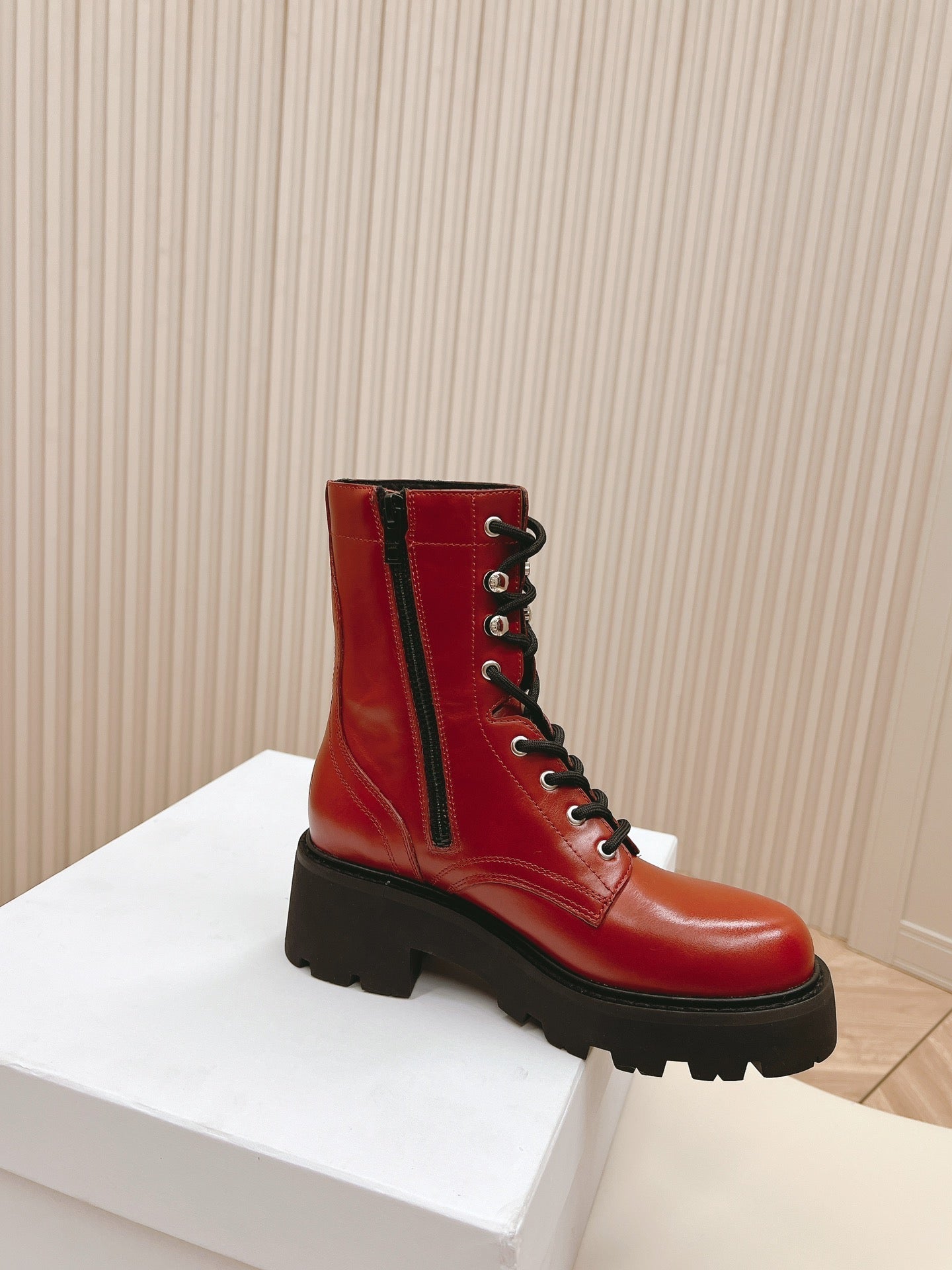 TRIOMPHE RANGERS MID LACE-UP BOOT IN CHERRY RED CALFSKIN - 35