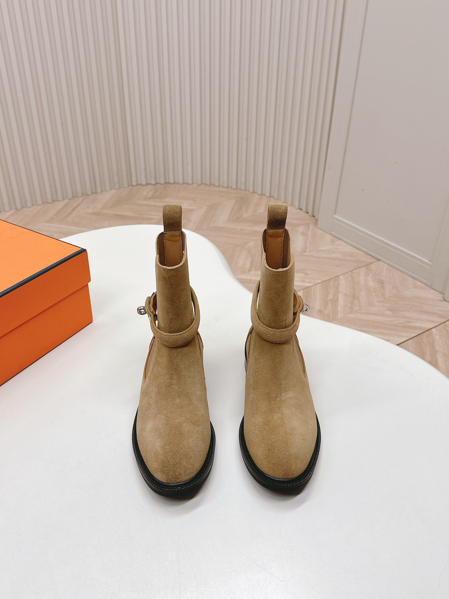 KELLY BUCKLE SHORT BOOTS IN PEANUT BROWN SUEDE - 35
