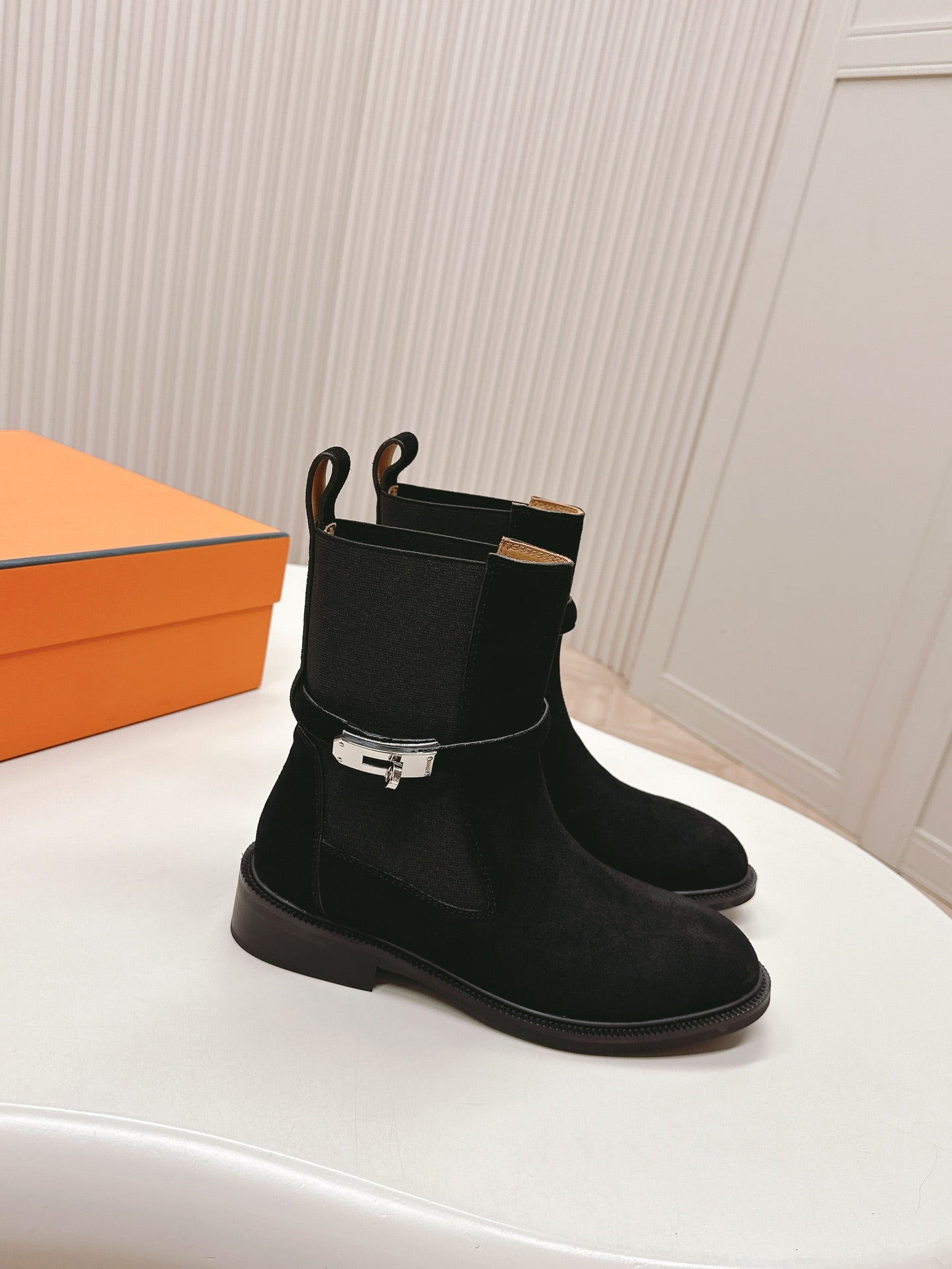 KELLY BUCKLE SHORT BOOTS IN BLACK SUEDE - 35