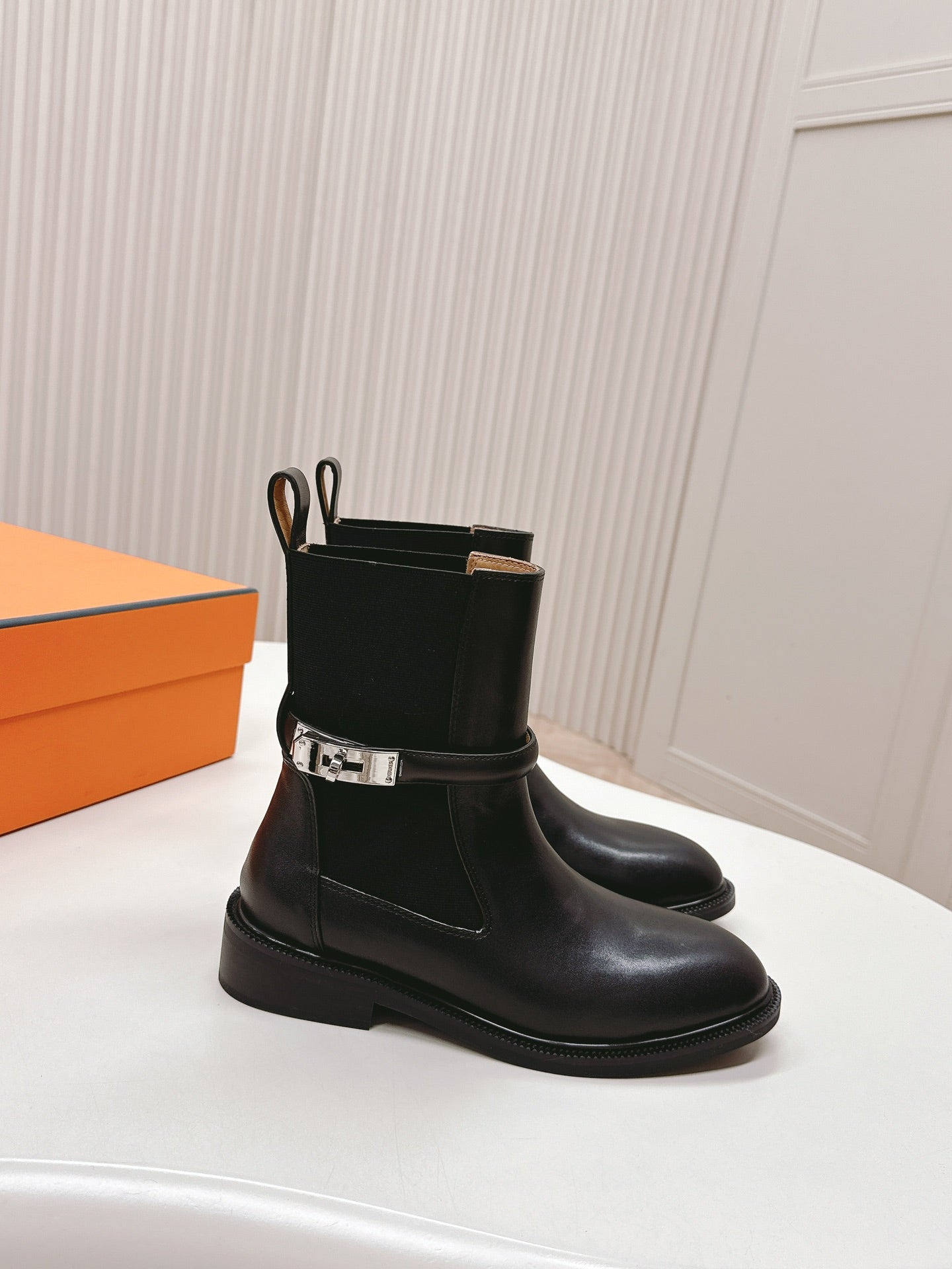 KELLY BUCKLE SHORT BOOTS IN BLACK CALFSKIN - 35