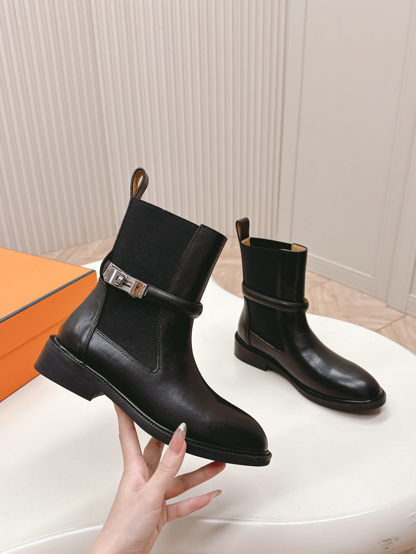 KELLY BUCKLE SHORT BOOTS IN BLACK CALFSKIN - 35