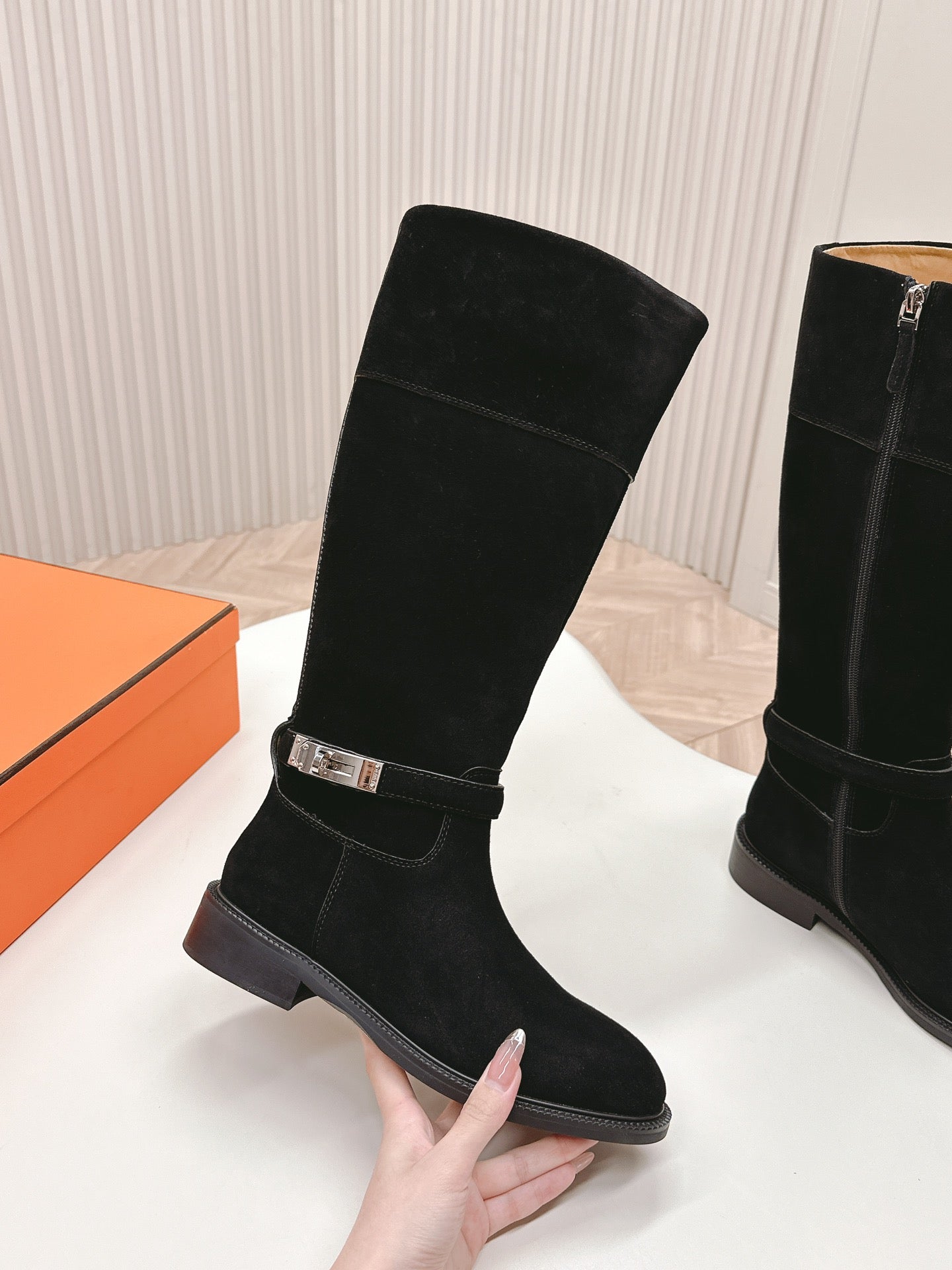 KNEE HIGH BOOTS IN BLACK SUEDE WITH SILVER BUCKLE - 35