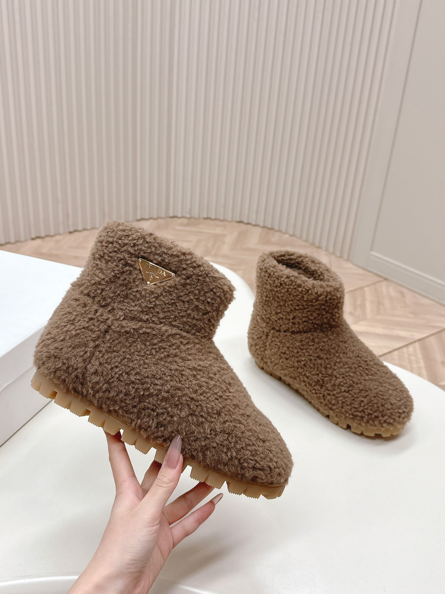 SNOW ANKLE BOOTS IN WOOD BROWN SHEARLING - 35