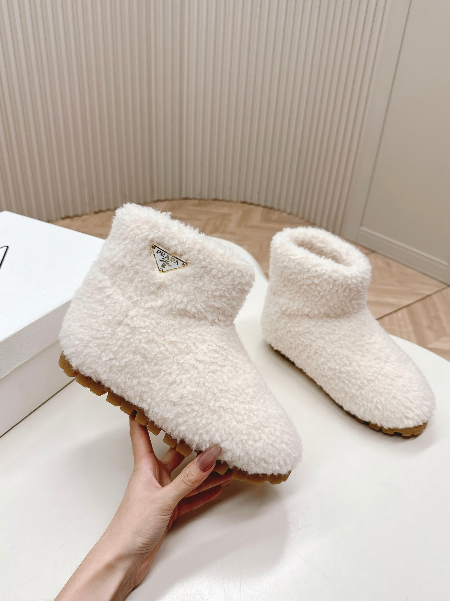 SNOW ANKLE BOOTS IN WHITE SHEARLING - 35
