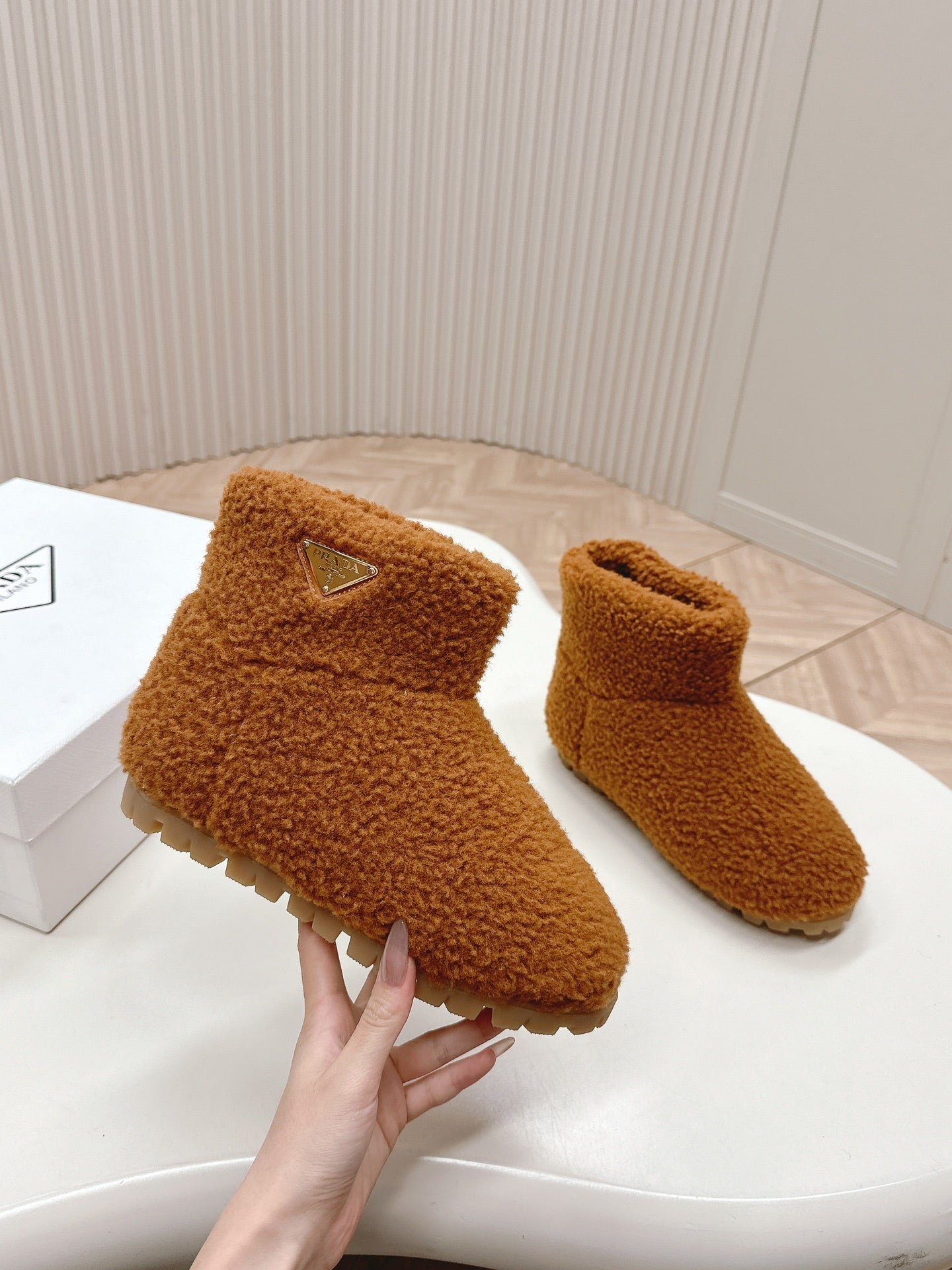 SNOW ANKLE BOOTS IN BRONZE BROWN SHEARLING - 35