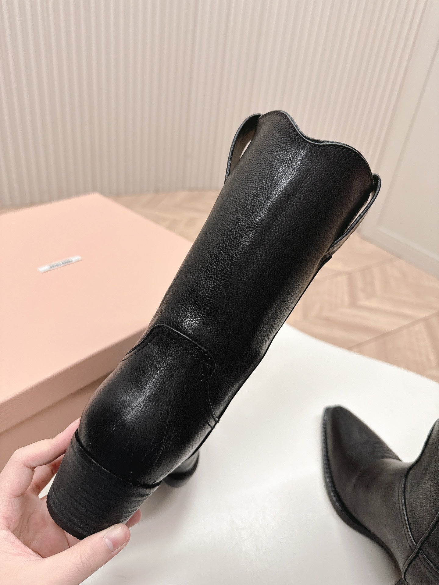 POINTED TOE BOOTS IN BLACK CALFSKIN - 35