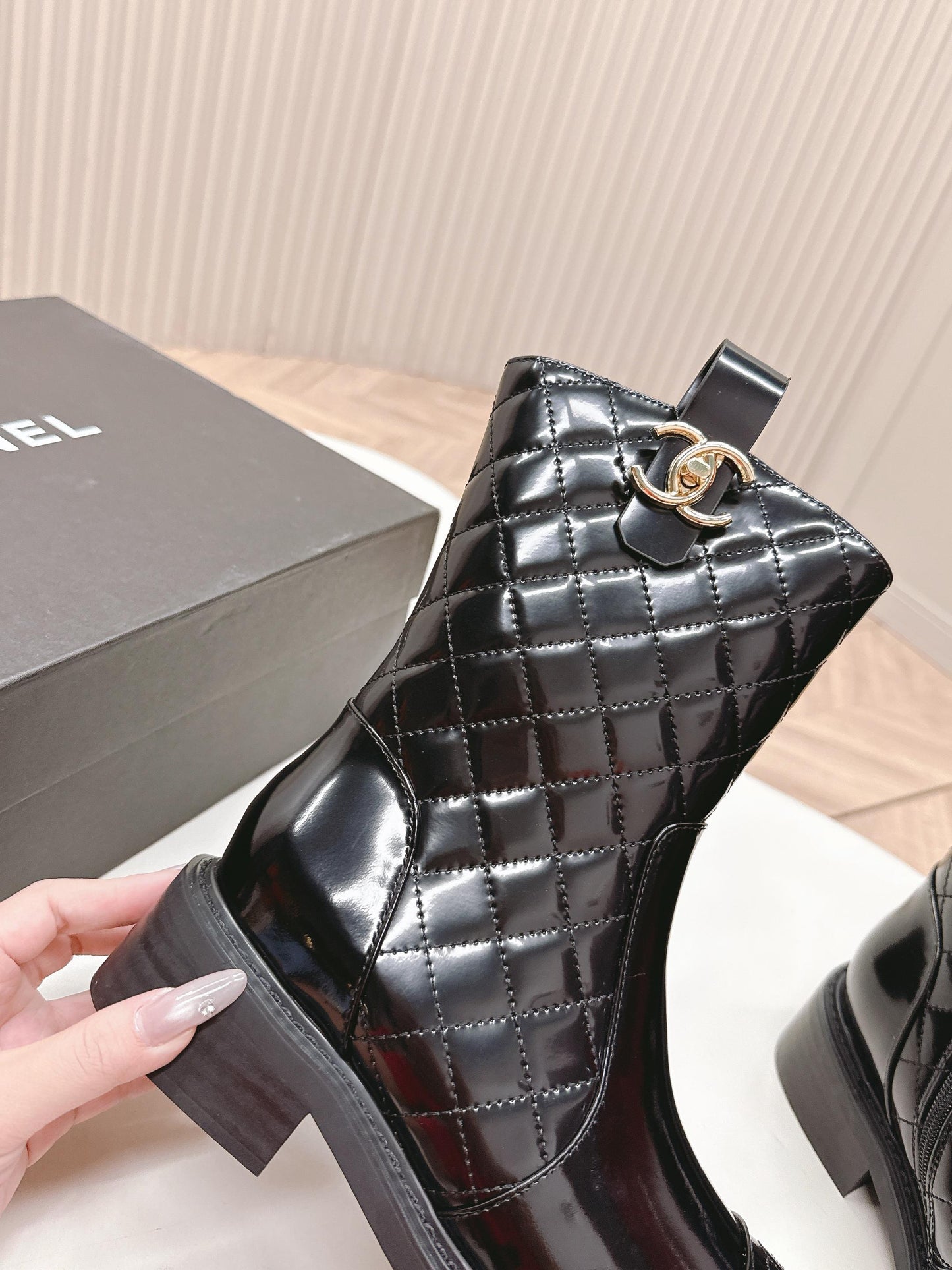 CHANEL ANKLE BOOTS 25S IN BLACK GLOSSY LAMBSKIN WITH GOLD HARDWARE - 35