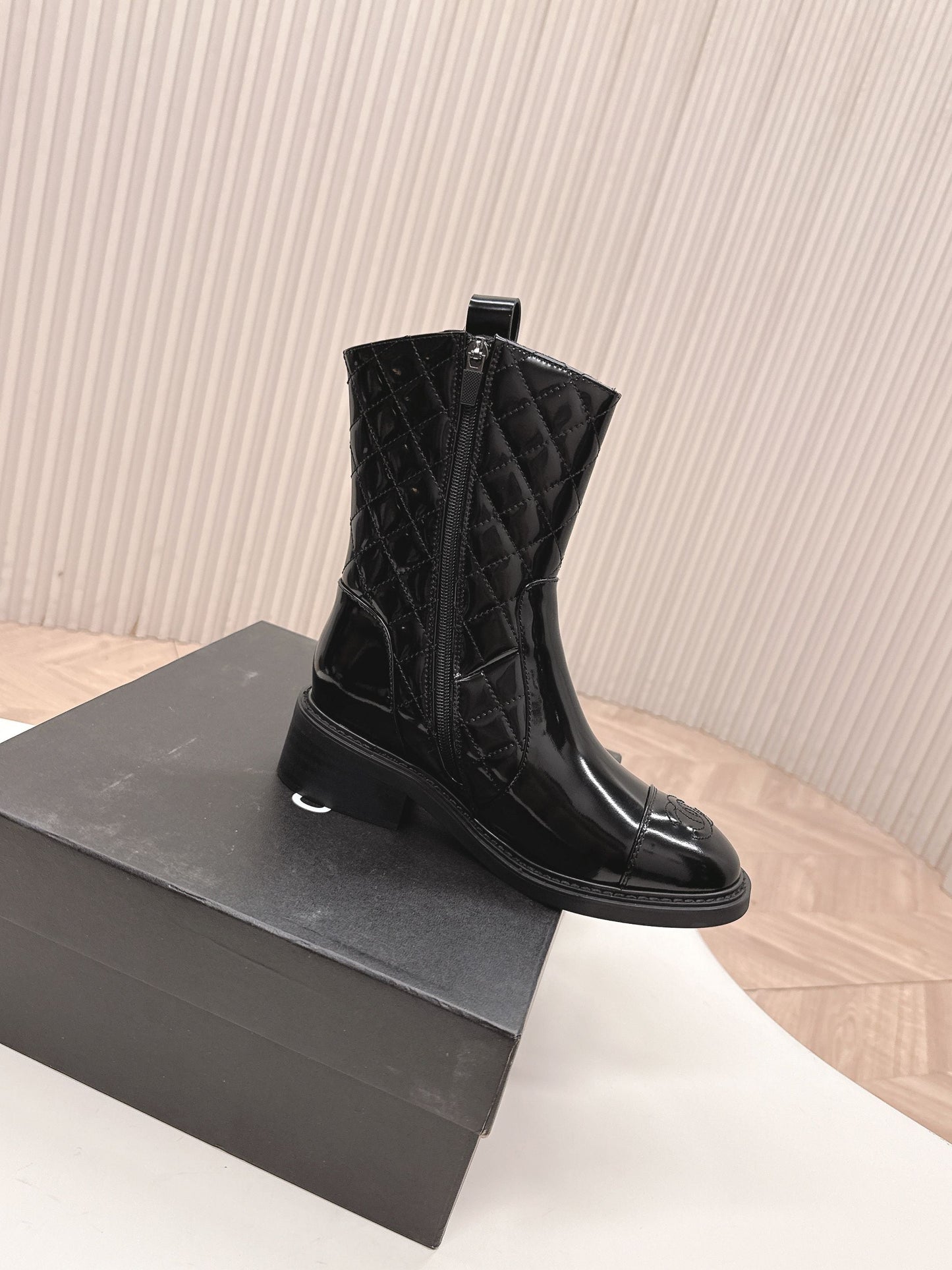 CHANEL ANKLE BOOTS 25S IN BLACK GLOSSY LAMBSKIN WITH GOLD HARDWARE - 35