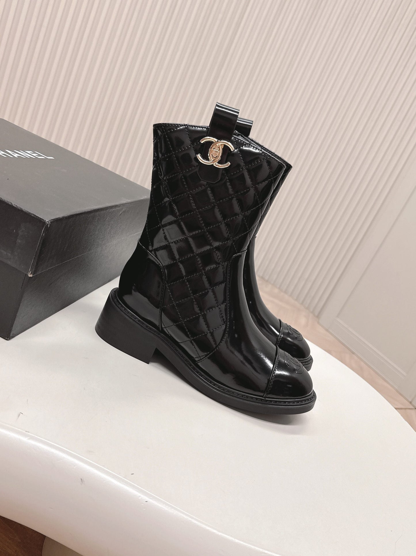 CHANEL ANKLE BOOTS 25S IN BLACK GLOSSY LAMBSKIN WITH GOLD HARDWARE - 35