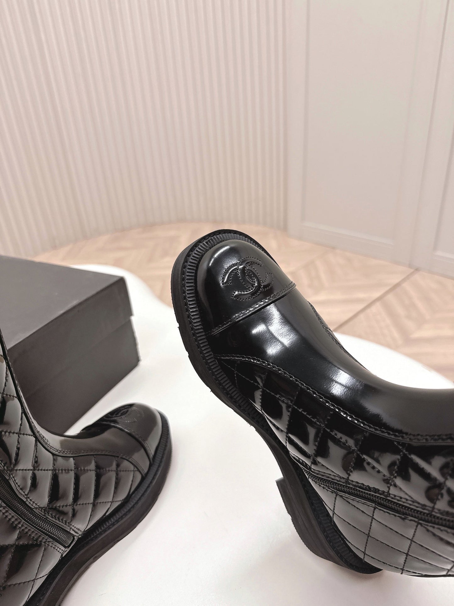 CHANEL KNEE-HIGH BOOTS 25S IN BLACK GLOSSY LAMBSKIN - 35