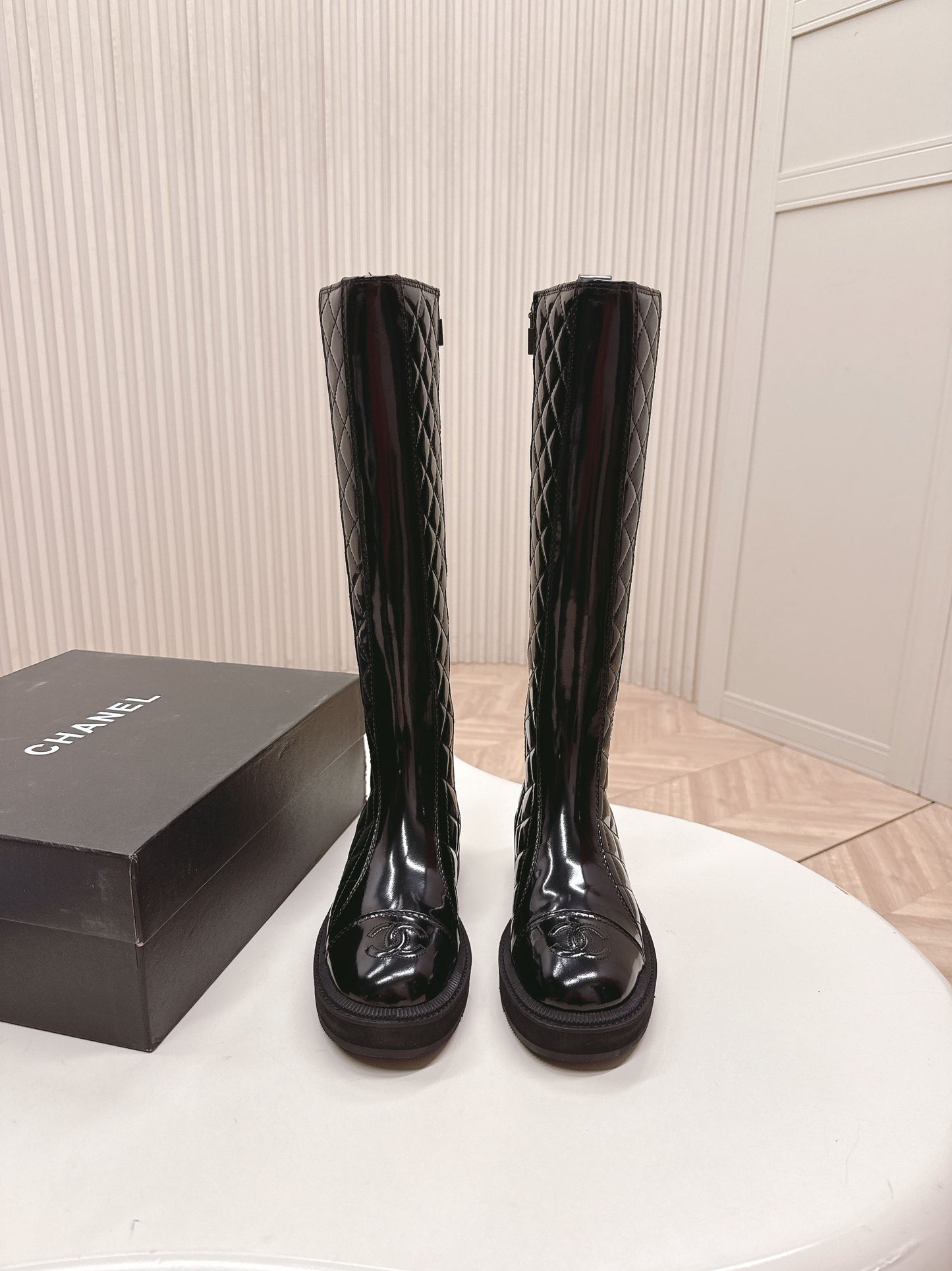 CHANEL KNEE-HIGH BOOTS 25S IN BLACK GLOSSY LAMBSKIN - 35