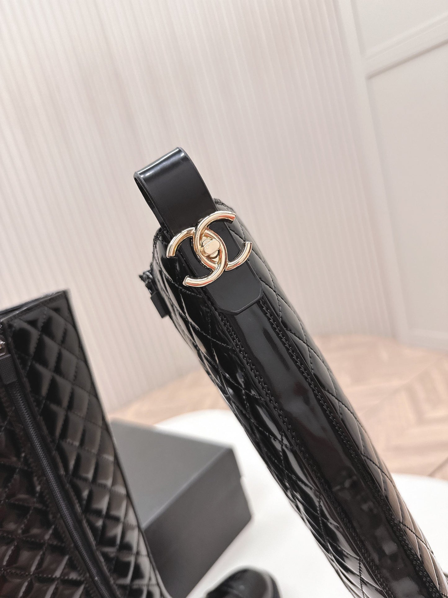 CHANEL KNEE-HIGH BOOTS 25S IN BLACK GLOSSY LAMBSKIN - 35