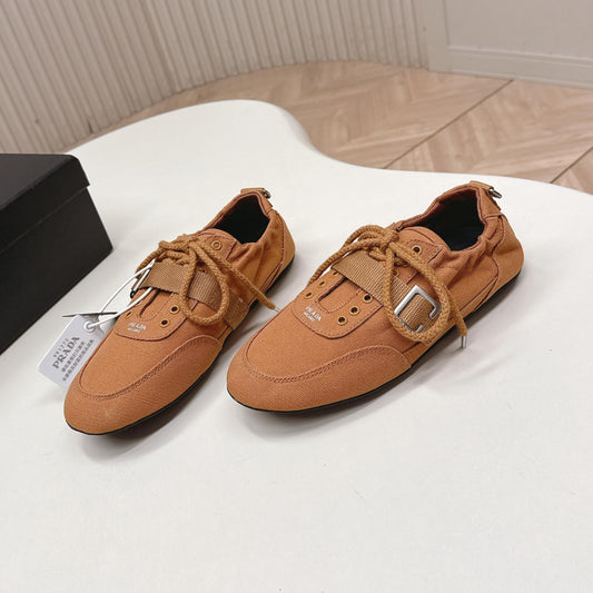 КЕДИ PRADA 26S ЗІ ШНУРІВКОЮ, МІНІМАЛІСТИЧНІ, З КОРИЧНЕВОГО ПОЛОТНА КОЛЬОРУ КАРАМЕЛІ