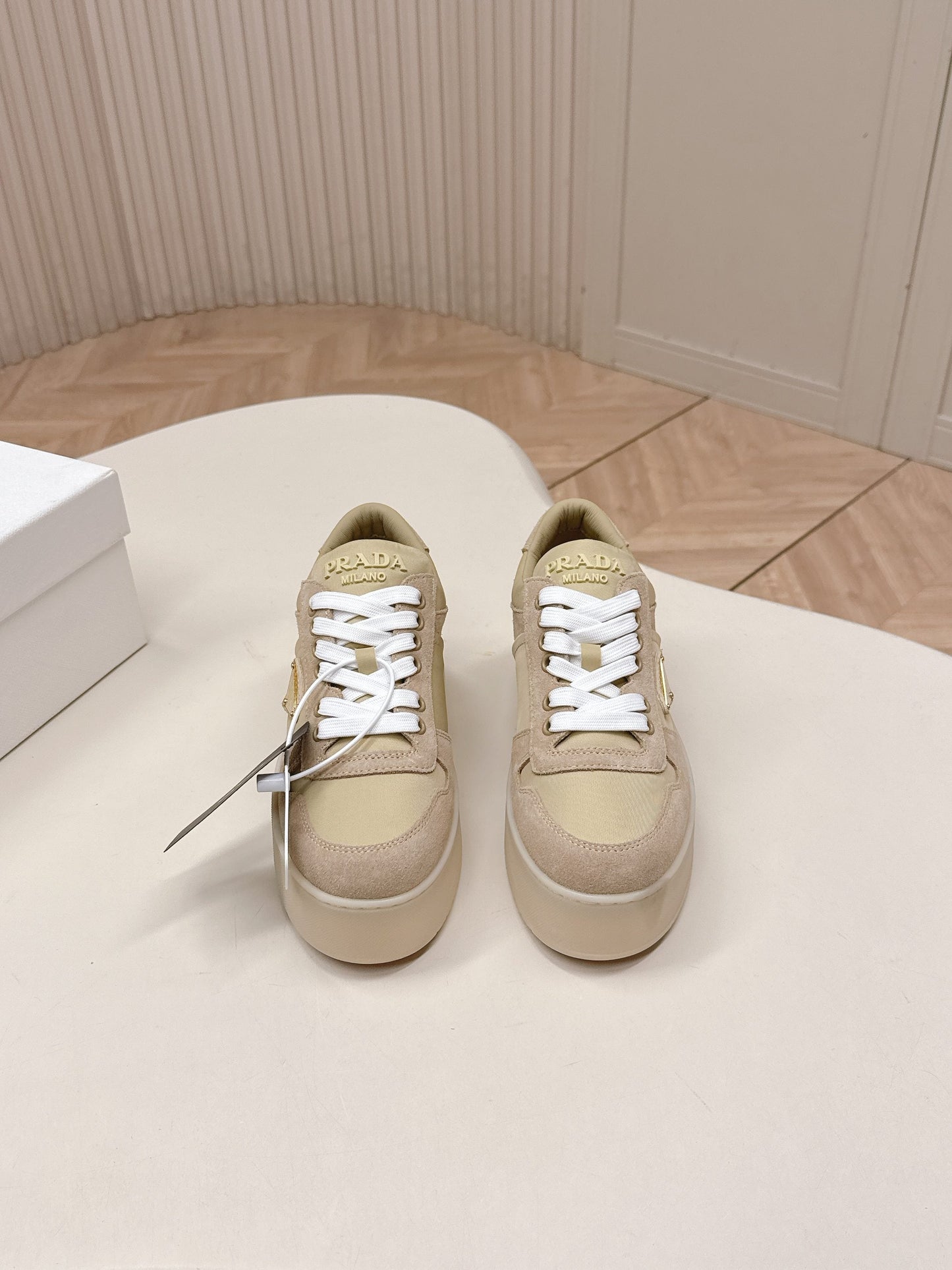 Кросівки PRADA 26S PLATFORM SNEAKERS на платформі 50 мм з бежевої замші