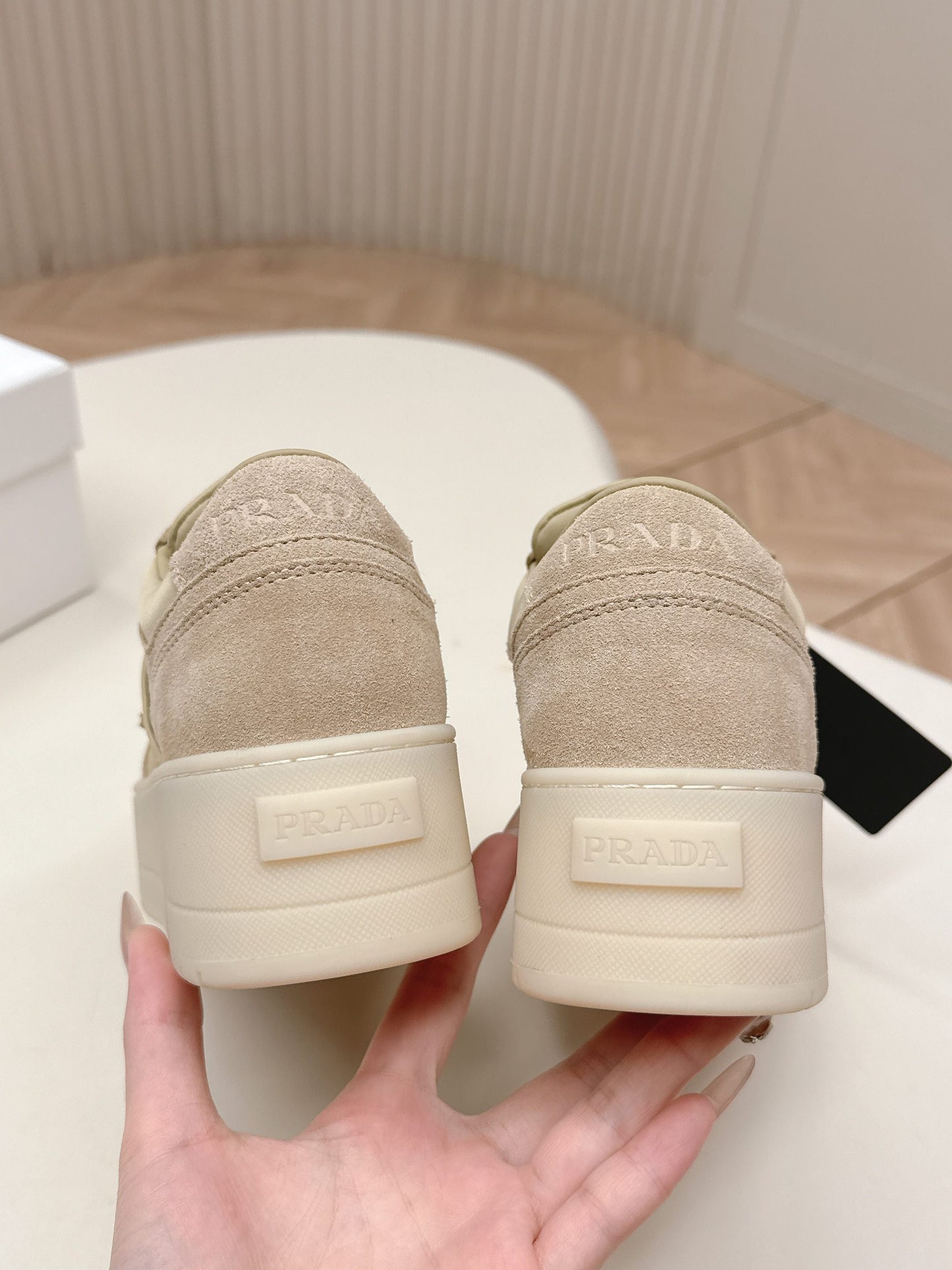 Кросівки PRADA 26S PLATFORM SNEAKERS на платформі 50 мм з бежевої замші