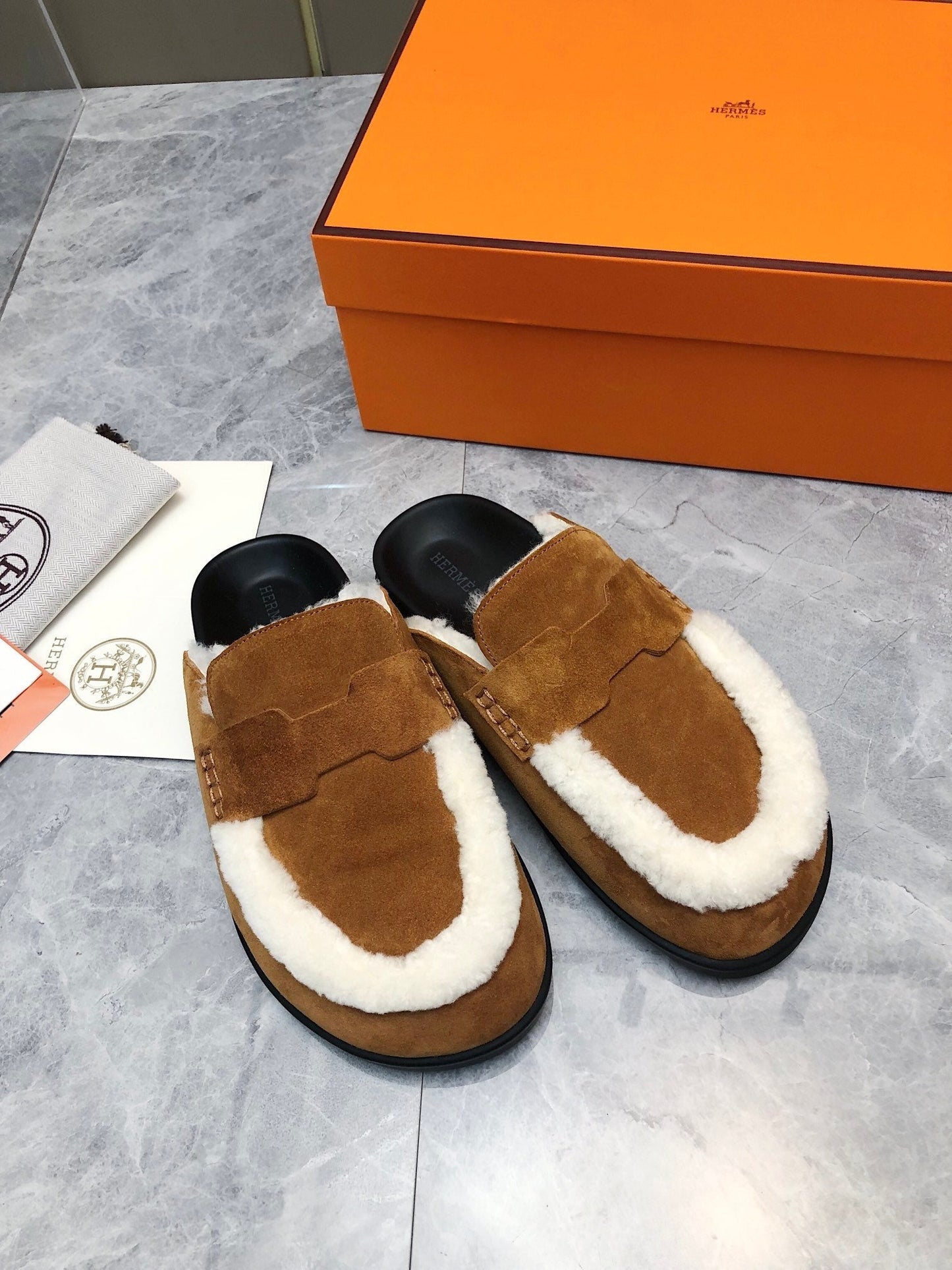 GO MULE IN BRONZE BROWN SUEDE ATTACH WHITE FLEECE - 35