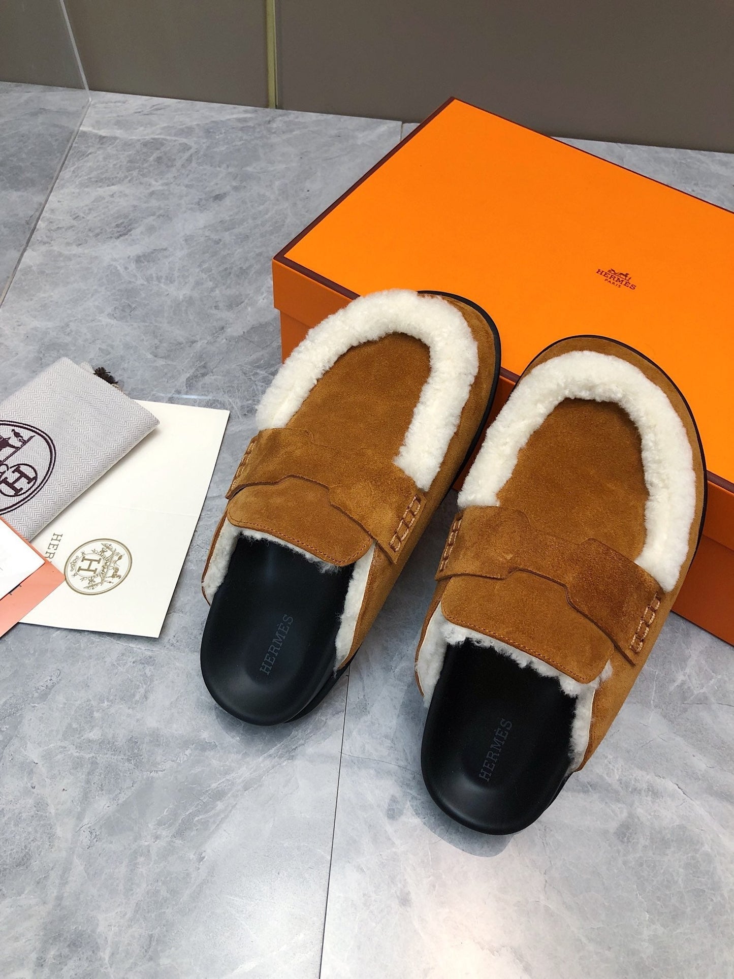 GO MULE IN BRONZE BROWN SUEDE ATTACH WHITE FLEECE - 35