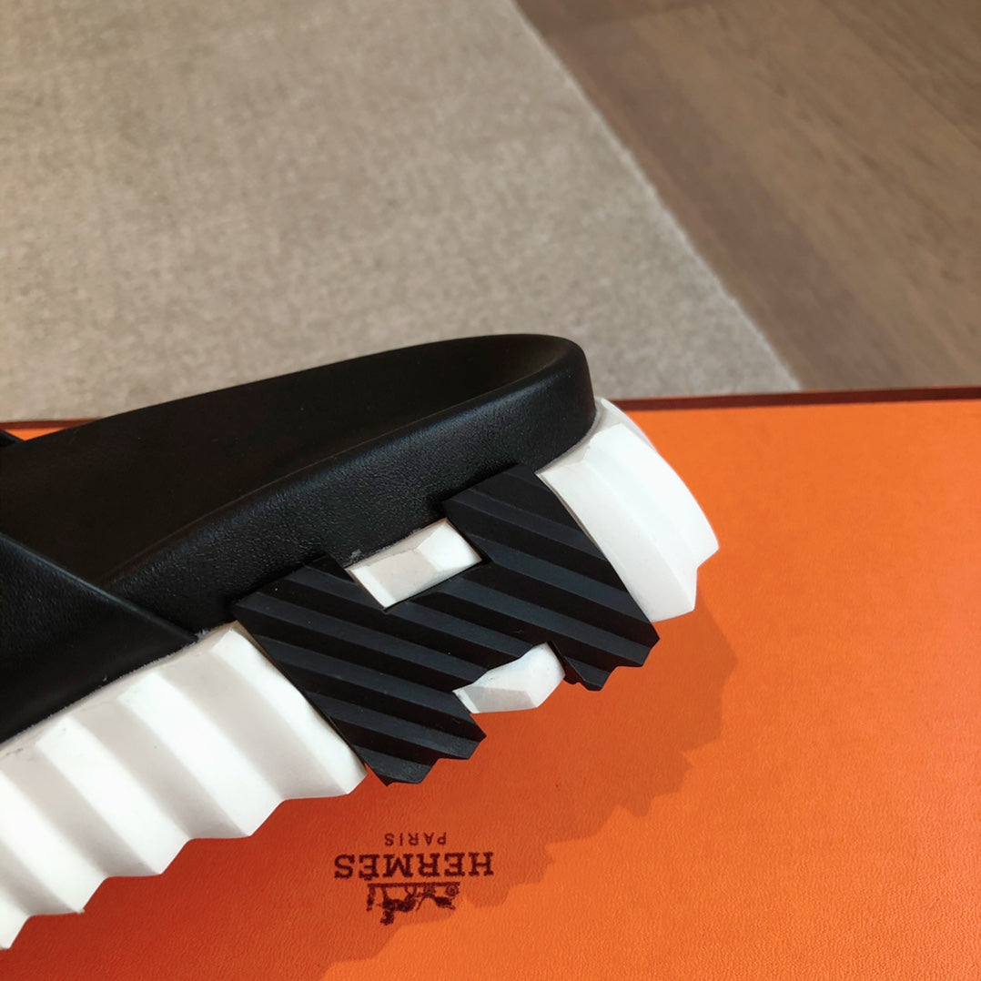 INFRA SANDAL BLACK CALFSKIN - 35