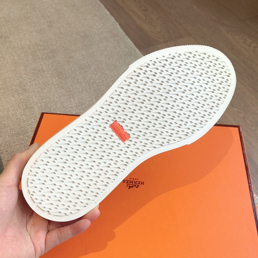 GET SNEAKER WHITE CALFSKIN WITH SKY MOTIFS - 35