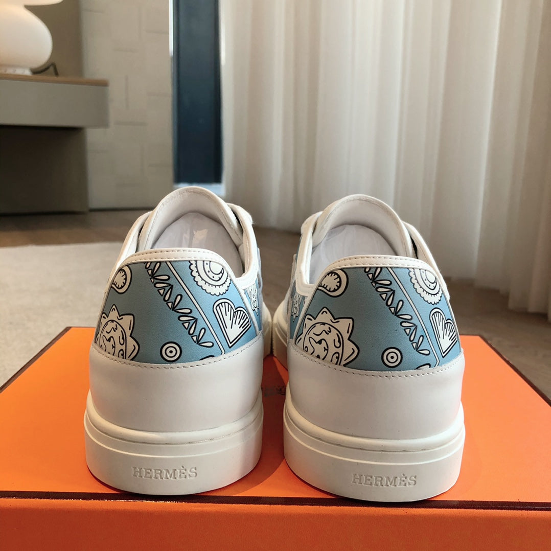 GET SNEAKER WHITE CALFSKIN WITH SKY MOTIFS - 35