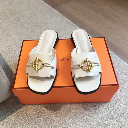 ISLE SANDAL WHITE CALFSKIN – 35