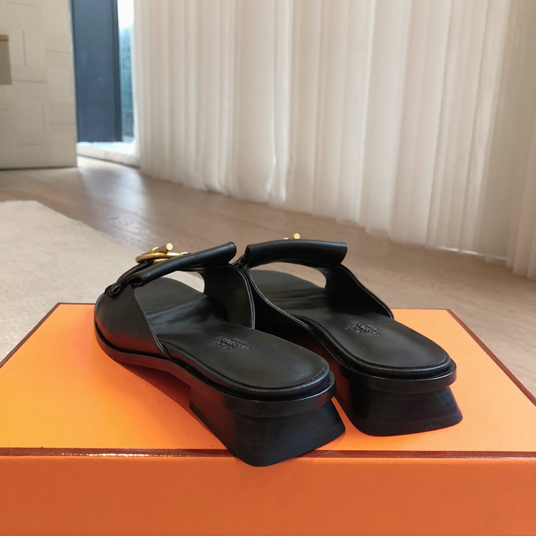 ISLE SANDAL BLACK CALFSKIN - 35