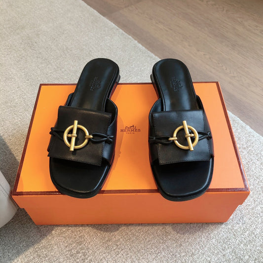 ISLE SANDAL BLACK CALFSKIN - 35