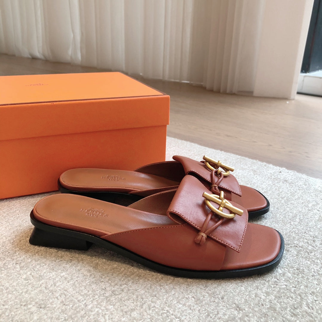 ISLE SANDAL CARAMEL CALFSKIN - 35