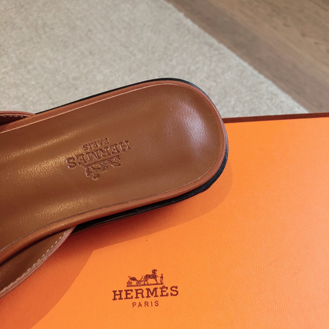 ISLE SANDAL CARAMEL CALFSKIN - 35
