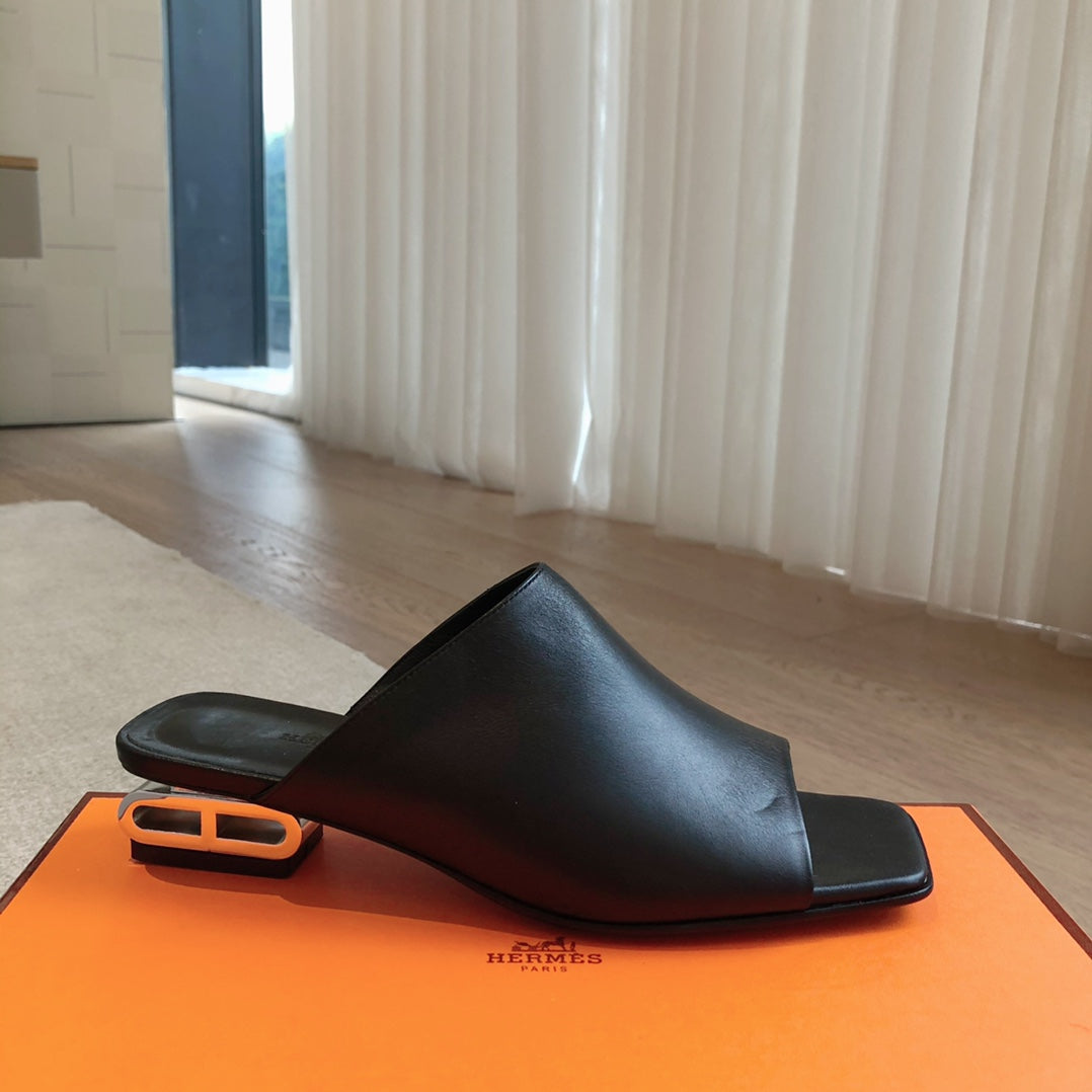 ICONIQUE 25 SANDAL BLACK CALFSKIN - 35