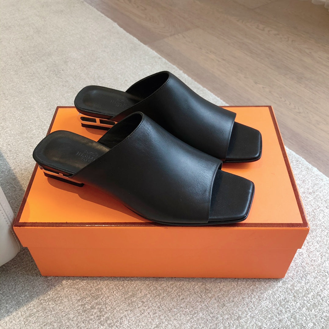 ICONIQUE 25 SANDAL BLACK CALFSKIN - 35