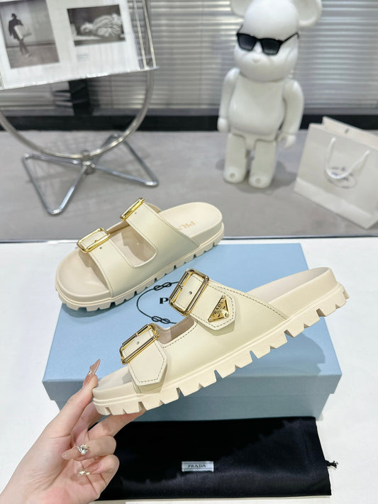 PRADA 25S ШЛЬОПАНЦІ З РЕМІНЦЕМ 30 ММ З ТЕЛЯЧОЇ ШКІРИ КРЕМОВОГО КОЛЬОРУ З ЗОЛОТОЮ ФУРНІТУРОЮ - 35