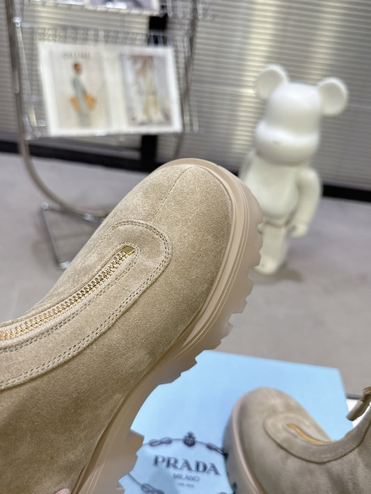 PRADA 25S ZIP-UP ANKLE BOOTS IN BEIGE SUEDE - 35