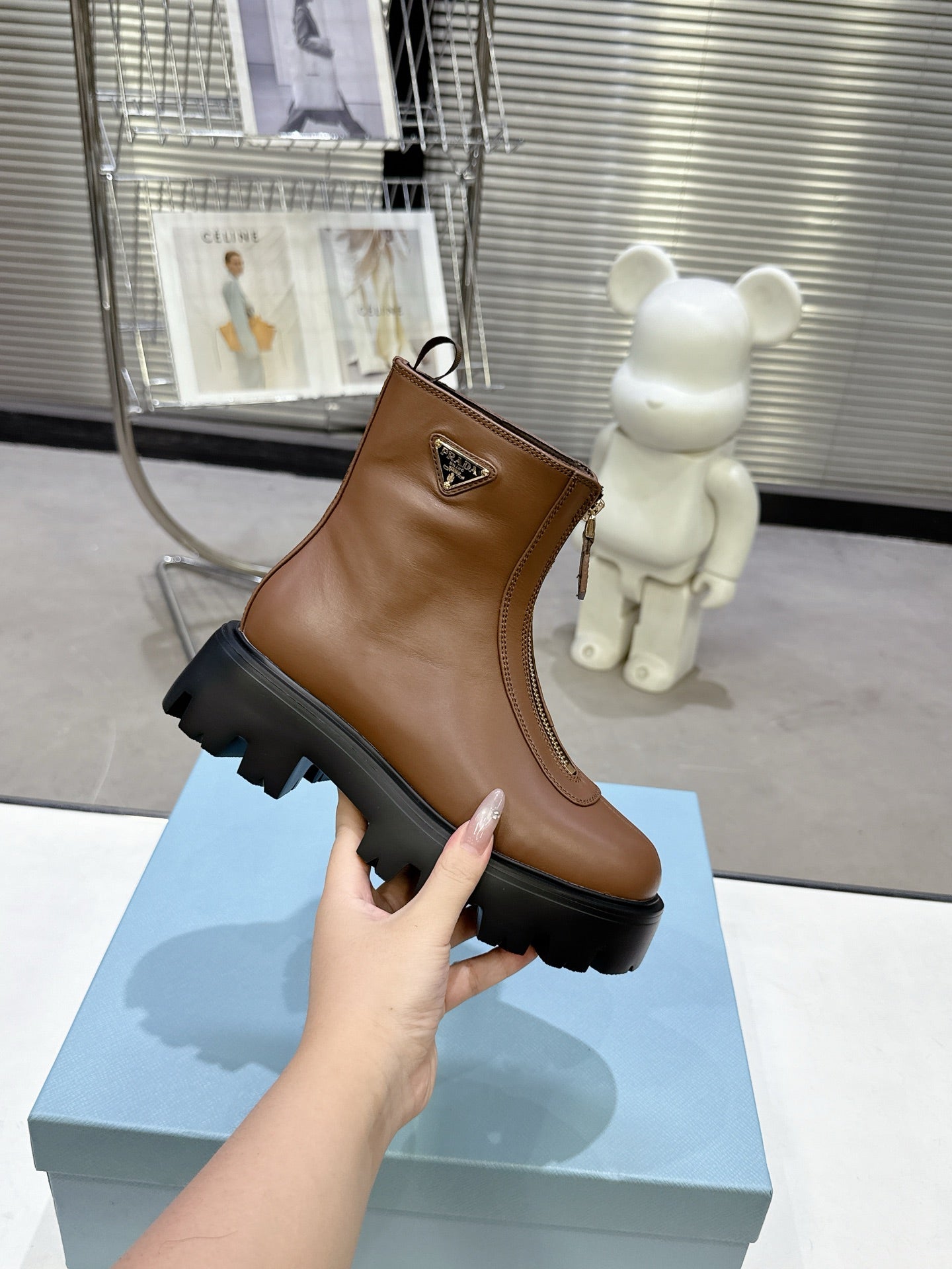 PRADA 25S ZIP-UP ANKLE BOOTS IN BROWN CALFSKIN - 35