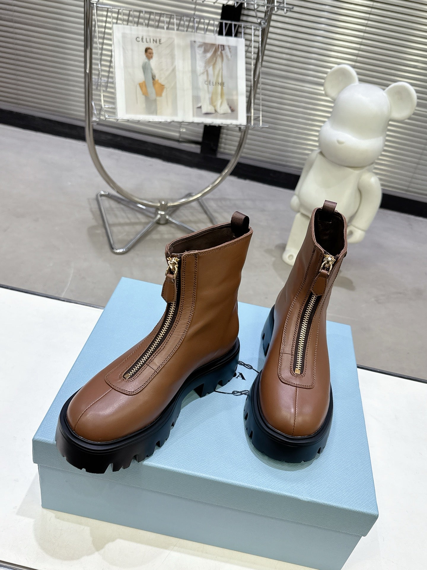 PRADA 25S ZIP-UP ANKLE BOOTS IN BROWN CALFSKIN - 35