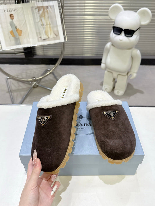 PRADA 25S МЮЛІ НА ХУТРЯНІЙ ПІДКЛАДЦІ З ТЕМНО-КОРИЧНЕВОЇ ЗАМШІ - 35