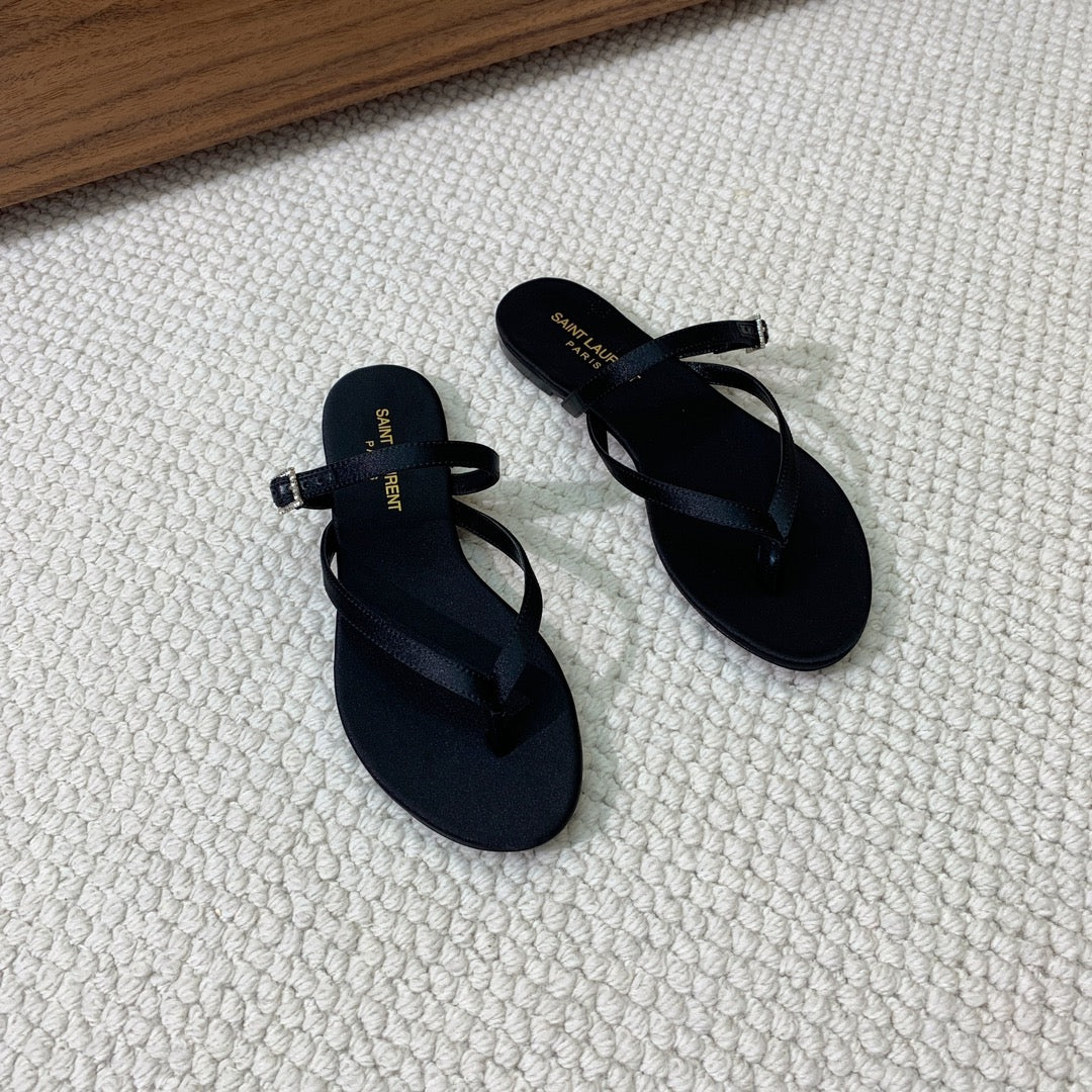 SL CRYSTAL BUCKLE THONG SANDAL BLACK SATIN - 35