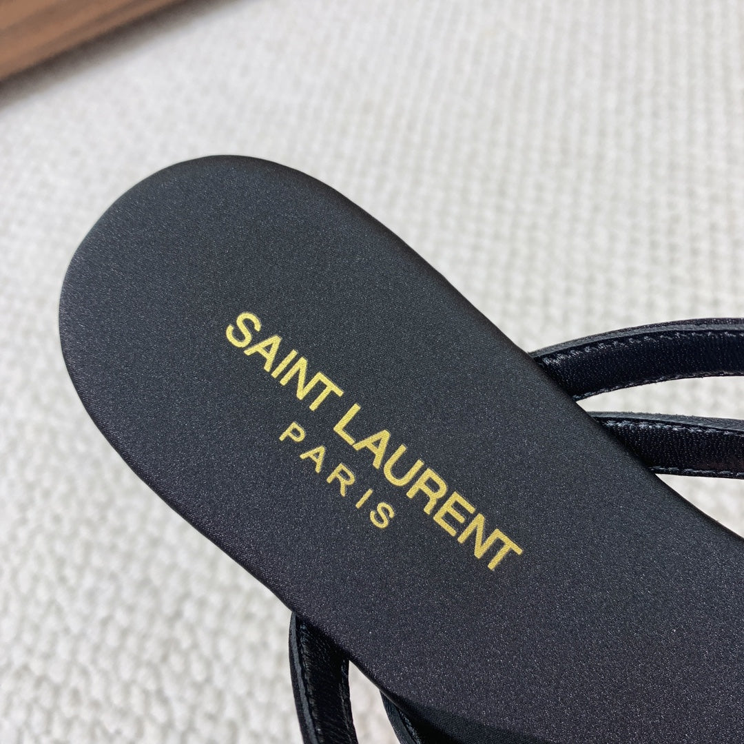 SL CRYSTAL BUCKLE THONG SANDAL BLACK SATIN - 35