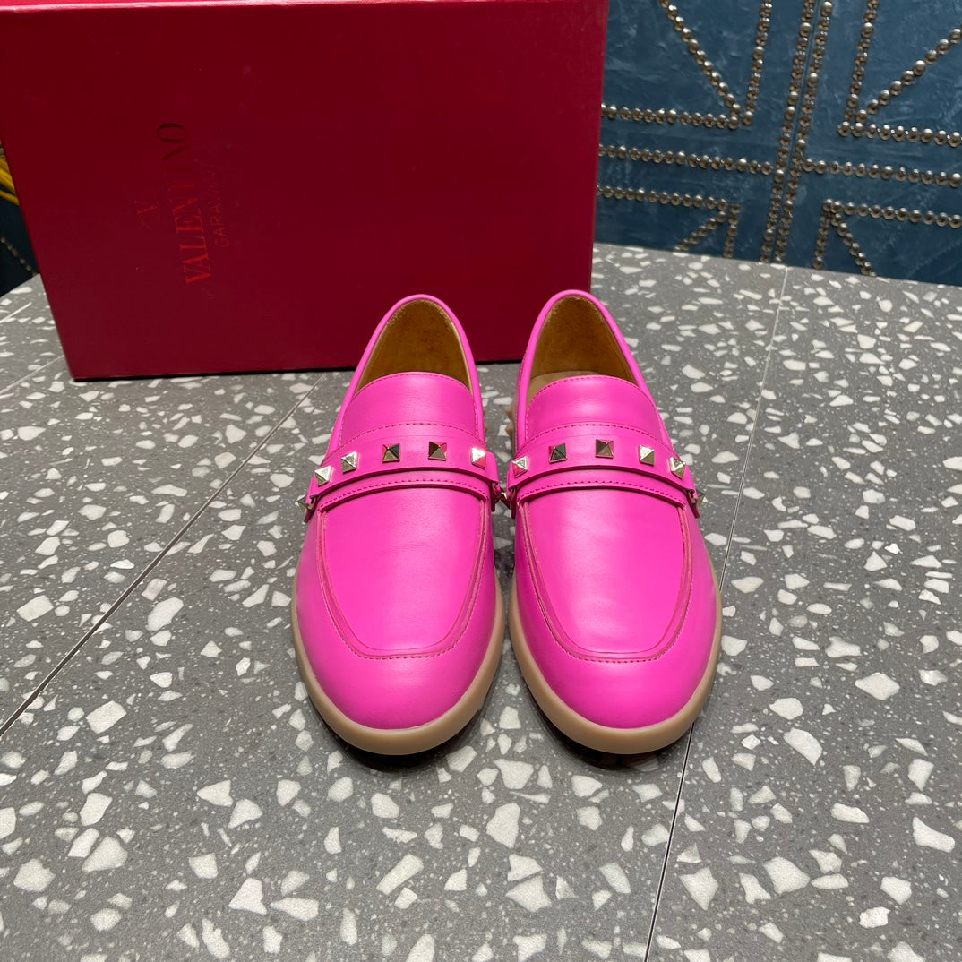 LEISURE FLOWS SPLIT LOAFER IN BRIGHT PINK CALFSKIN - 35
