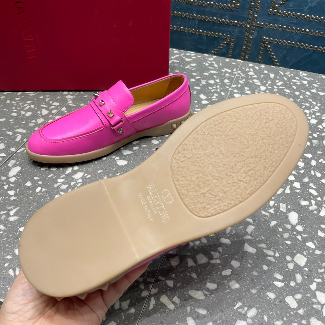 LEISURE FLOWS SPLIT LOAFER IN BRIGHT PINK CALFSKIN - 35