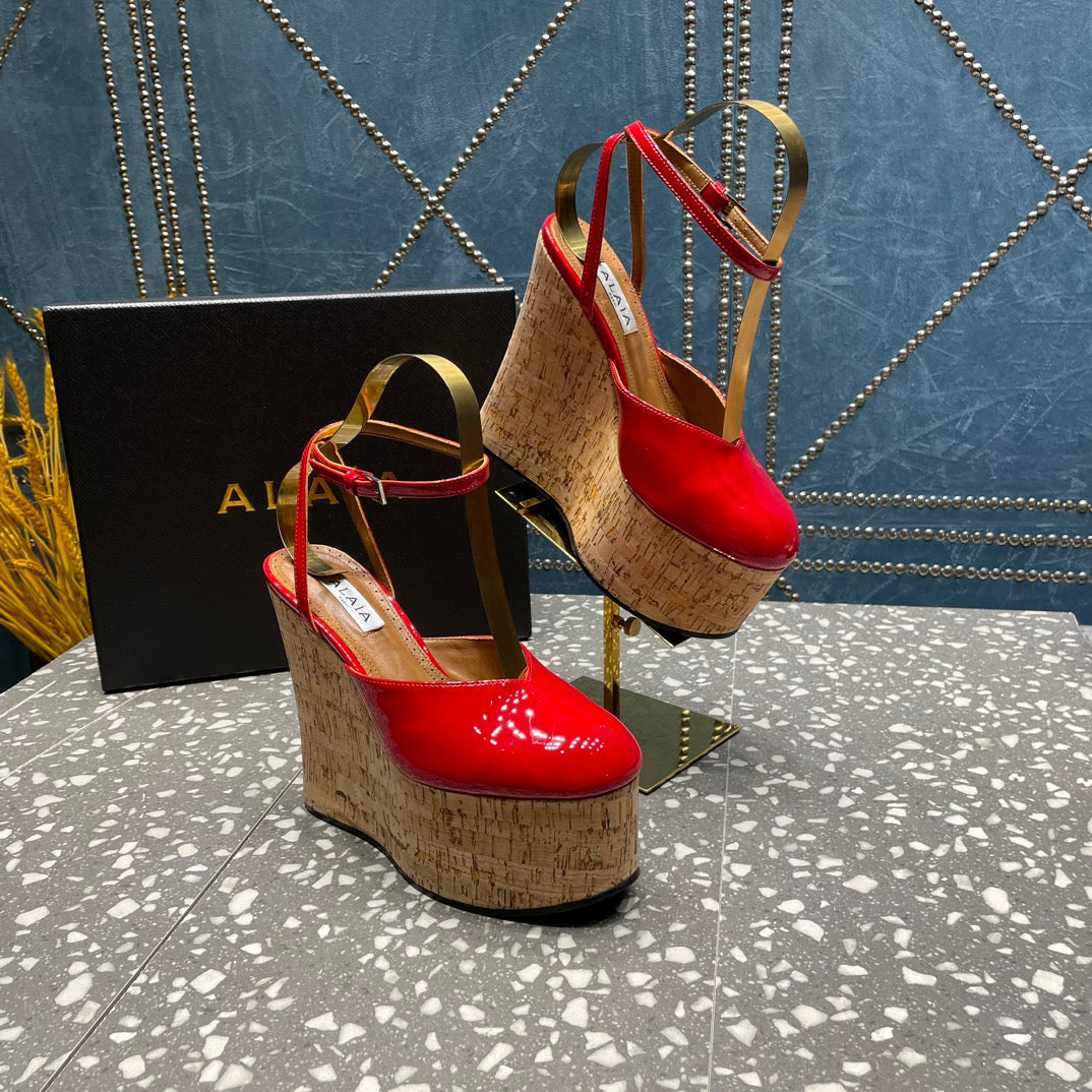 ALAIA WEDGE PUMP 15 CM IN CHERRY RED LAMBSKIN AND BEIGE RUBBER - 35