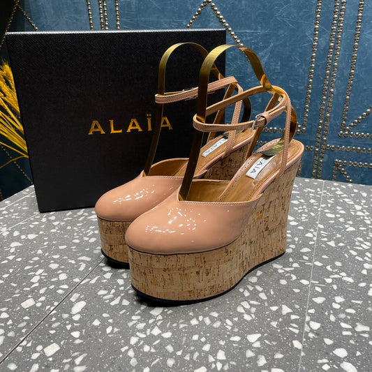 ALAIA WEDGE PUMP 15 CM IN ALMOND BEIGE LAMBSKIN AND BEIGE RUBBER - 35