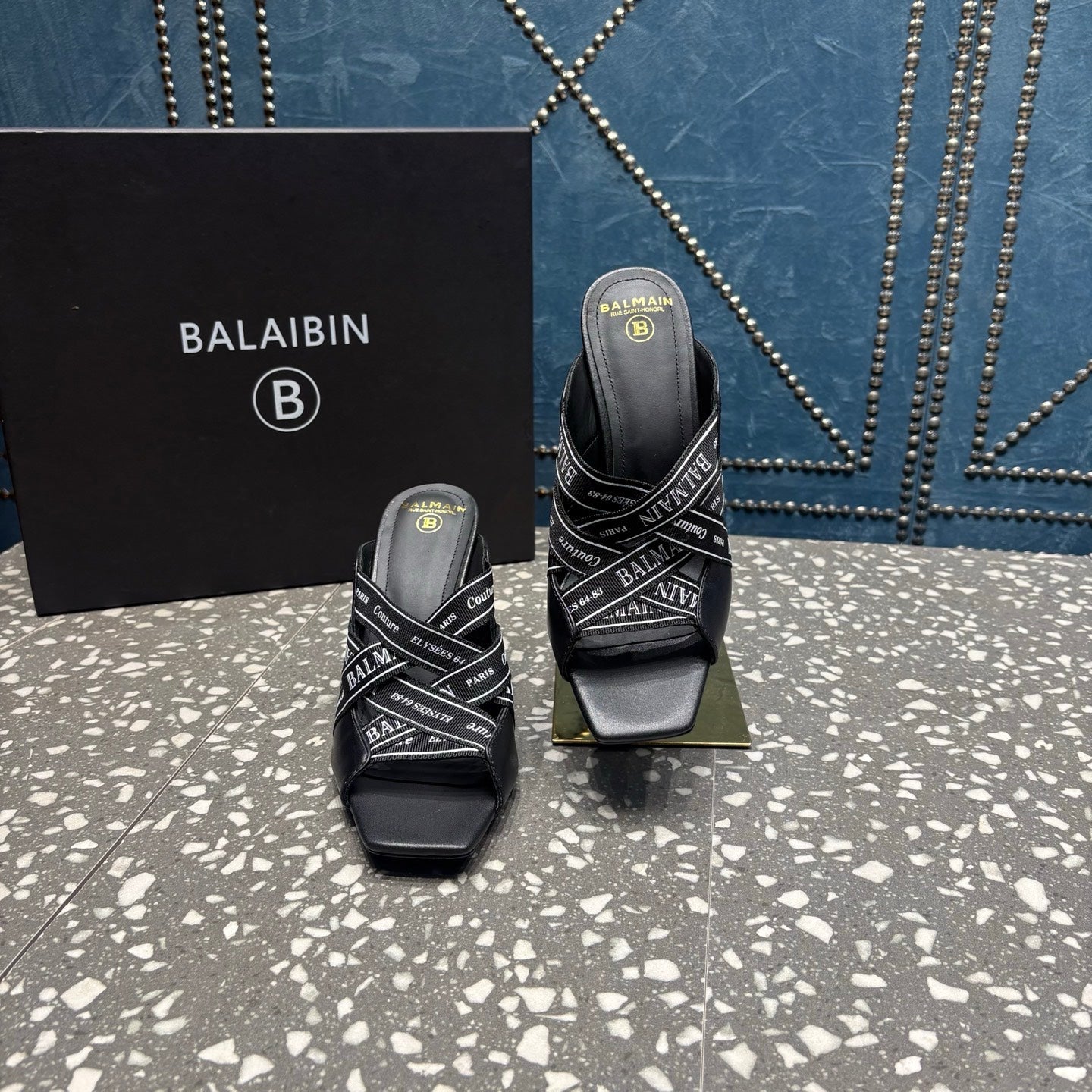Босоніжки BALMAIN 26S на підборах 95 мм з чорної телячої шкіри та тканини